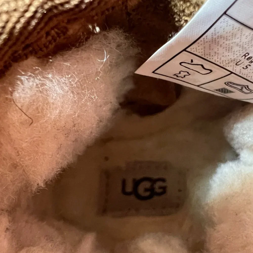 Kids UGG boots size 8 neumel style